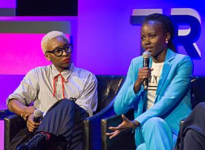 Archivo:Cynthia Erivo and Lupita Nyong'o (82047)