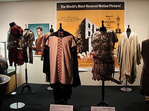 Archivo:Debbie Reynolds Auction - "Ben-Hur" costumes (1959) (5851596043)