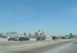 Archivo:Downtown Los Angeles Skyline from 10 freeway