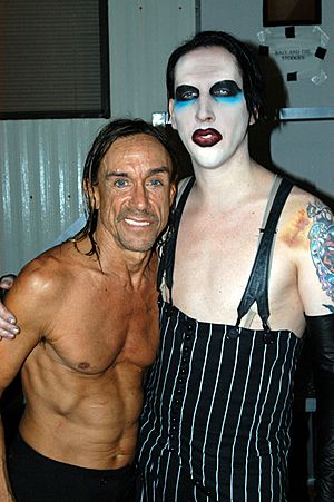 Archivo:Iggy Pop and Marilyn Manson at Voodoo 2003