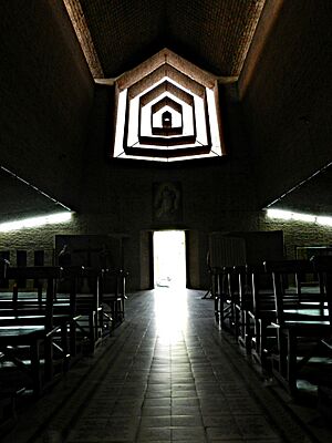 Archivo:Iglesia San Pedro, interior