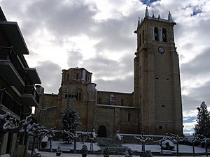 Archivo:Iglesia de Santa María de la Mayor, Villamuriel de Cerrato
