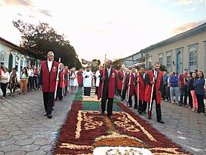 Archivo:Irmandade do Santissimo Pirenopolis - Corpus Christi 2016