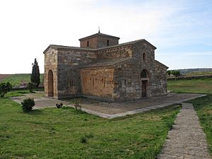 Archivo:La iglesia visigoda de San Pedro de la Nave (7211214432)
