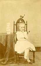 Archivo:Margaret Sybella Brown, 7 years old