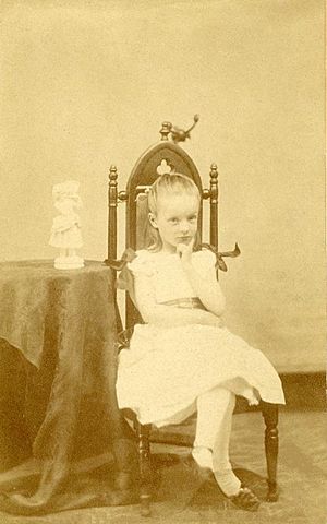 Archivo:Margaret Sybella Brown, 7 years old