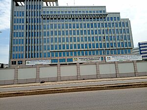 Archivo:Ministère de l'enseignement secondaire, technique et de la formation professionnelle du Bénin, Ministère de la fonction public, Ministere de la justice.. 02