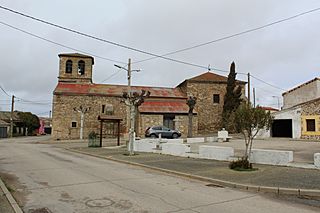 Parque e Iglesia en Martinamor I.jpg