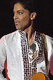 Archivo:Prince at Coachella 001