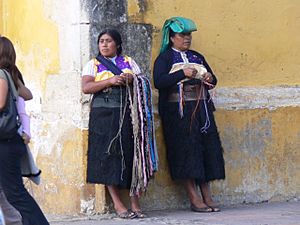 Archivo:San Cristobal - Indianische Straßenhändlerinnen