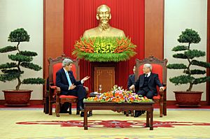 Archivo:Secretary Kerry Addresses Vietnamese Communist Party Secretary General Trong (11403201556)
