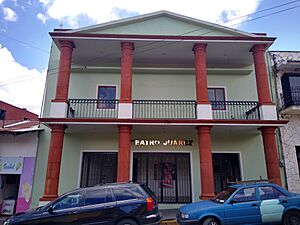 Archivo:Teatro Juárez en Coscomatepec, Veracruz