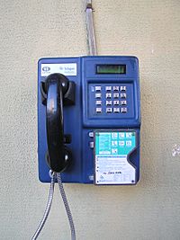 Archivo:Telephone booth 1 Curitiba Brasil