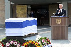Archivo:Vice President Biden Delivers Remarks at the State Funeral of Former Israeli Prime Minister Sharon (11935970124)