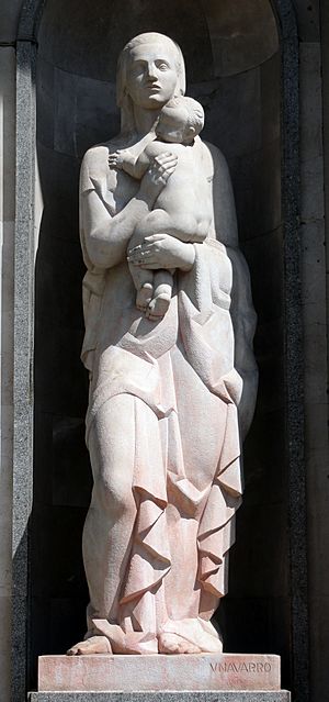 Archivo:Vicenç Navarro Romero, sculpture, stone, approximately 240 cm, Passeig de Sant Joan 102, Barcelona, 08037, Barcelona DSC09579