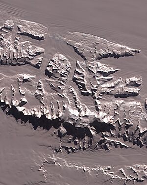 Archivo:Vinson Massif from space