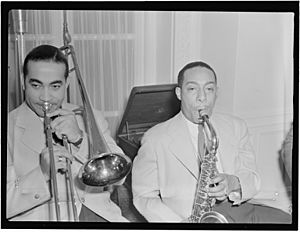 Archivo:(Portrait of Johnny Hodges and Lawrence Brown, Turkish Embassy, Washington, D.C., 193-) (LOC) (5019790697)