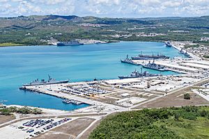 Archivo:Aerial view of U.S. Naval Base Guam on 22 May 2019 (190522-N-LN093-1208)