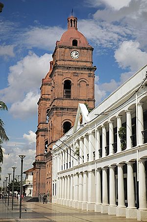 Archivo:Basilica Menor de San Lorenzo Santa Cruz de la Sierra