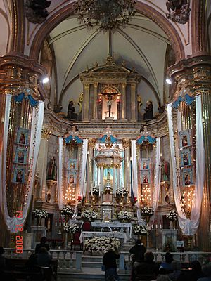 Basilica de zapopan altar.jpg