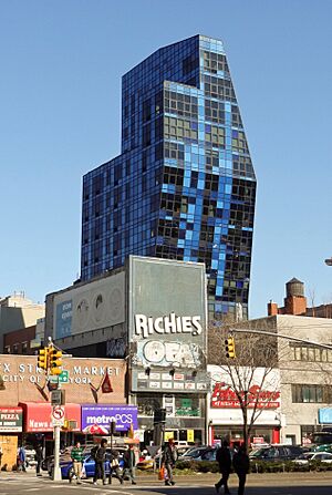 Archivo:Blue Condominium Tower
