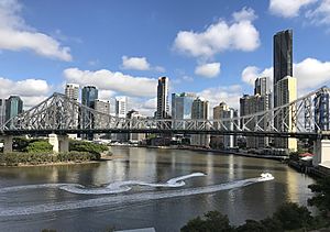 Archivo:Brisbane CBD and Brisbane River views from Bowen Terrace 01