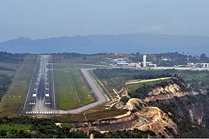 Archivo:Bucaramanga Palonegro Airport approach PAOC