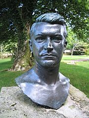 Archivo:Bust of Micheál Ó Coileáin