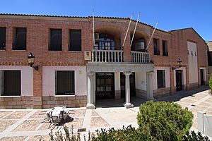 Archivo:Casa de la cultuta y Museo Etnográfico, Calera y Chozas