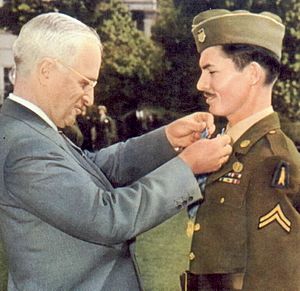 Archivo:Desmond Doss CMH award