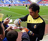 Archivo:Diego Lopez autograph signing, Wigan Athletic v Villarreal CF, 7 August 2011