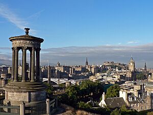 Archivo:Edinburgh. View from Calton Hill