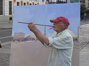 Archivo:El pintor Antonio López, en la Puerta del Sol de Madrid, en 2021