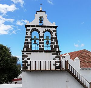 Archivo:Espadaña de la iglesia de Nuestra Señora de la Candelaria, en Tijarafe, isla de La Palma. Canarias, España, Spain
