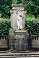 Archivo:Florence Nightingale Statue, London Road, Derby