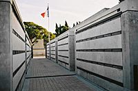 Archivo:Guerre-indochine-ossuaire-allee-memorial