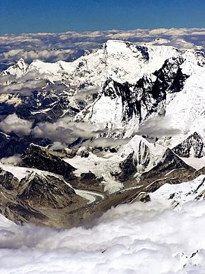 Archivo:Himalayas-Lhasa15