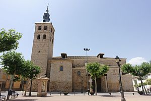 Archivo:Iglesia de San Martín Obispo, Lillo 02