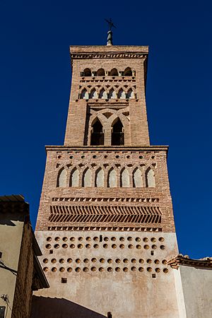 Archivo:Iglesia de San Miguel, Belmonte de Gracián, Zaragoza, España, 2017-01-05, DD 04