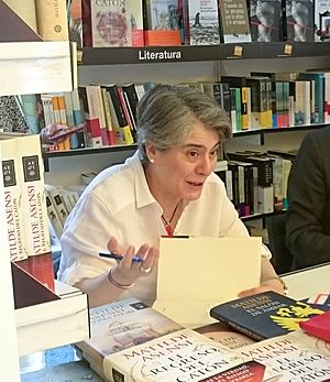 Archivo:Matilde Asensi en la Feria del Libro (5 de junio de 2016, Madrid) 01