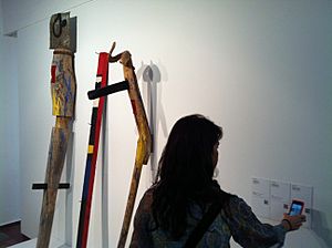 Archivo:Miró-L'escala de l'evasió. Entrada a l'exposició- QRpedia codes