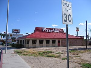 Archivo:Pizza Hut, Blythe, California