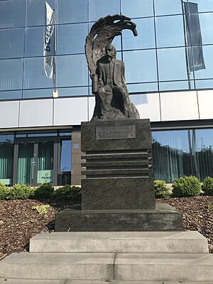 Archivo:Pomnik Ignacego Łukasiewicza w Zielonej Górze