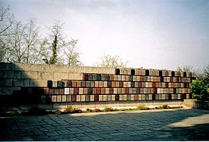 Archivo:Red Cross Memorial in Solferino