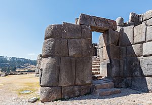 Archivo:Sacsayhuamán, Cusco, Perú, 2015-07-31, DD 35