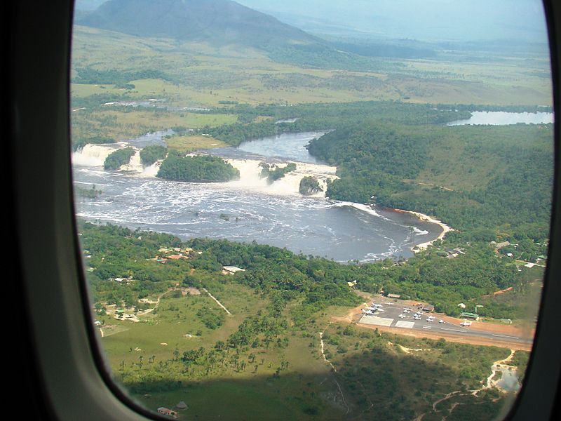 Saltos Golondrina and Ucaima at Canaima Lagoon
