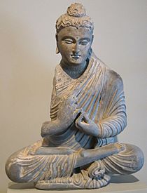 Archivo:Seated Buddha, Pakistan or Afghanistan, Ghandhara region, 2nd - 3rd century, gray schist, HAA