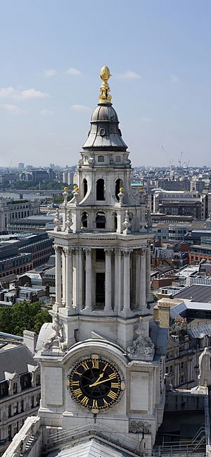 Archivo:South west tower of St Paul's Cathedral