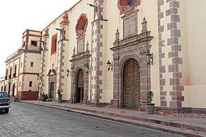Archivo:Templo de San José de Gracia y Ex Convento de Capuchinas