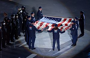 Archivo:US Navy 020208-N-3995K-002 2002 Olympics - WTC Flag